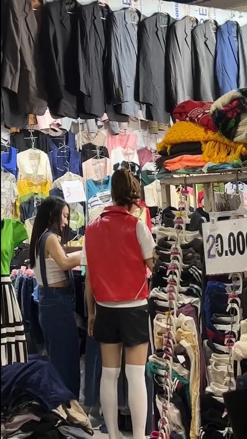 Nhã Phương có phản ứng sau khi bị bắt gặp đi mua đồ bầu-1