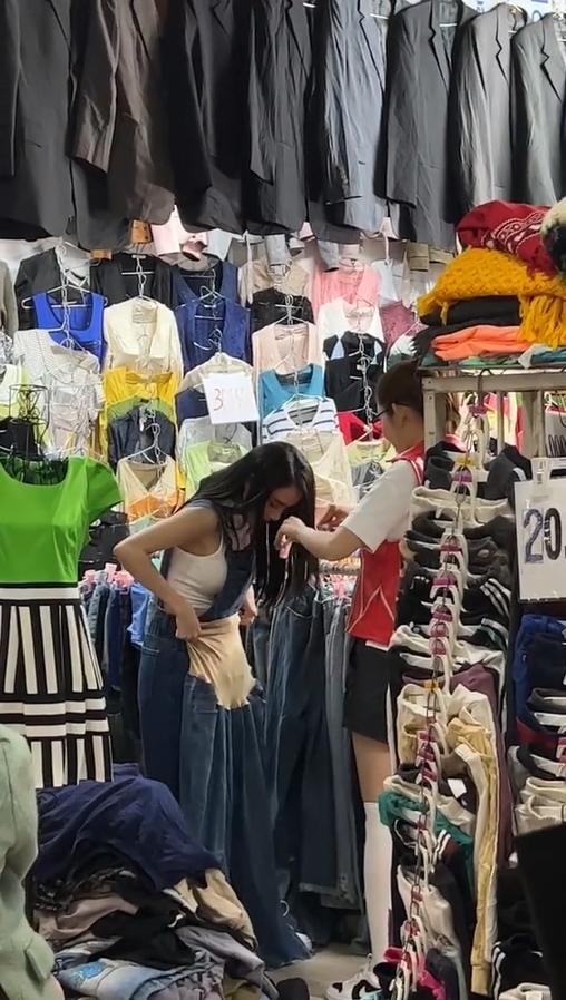 Nhã Phương có phản ứng sau khi bị bắt gặp đi mua đồ bầu-2