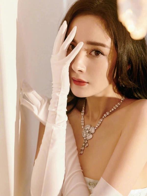 Cát-xê và vị thế của Triệu Lệ Dĩnh, Địch Lệ Nhiệt Ba-9