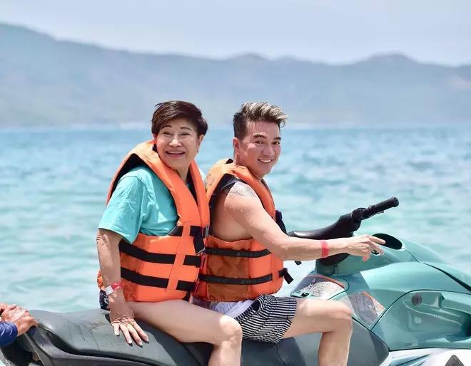 Hồ Ngọc Hà trổ tài nấu nướng chiêu đãi vợ cũ Đàm Vĩnh Hưng-9