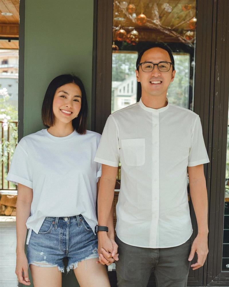 Hà Tăng và chồng 10 năm 1 kiểu chụp đánh dấu chủ quyền-1