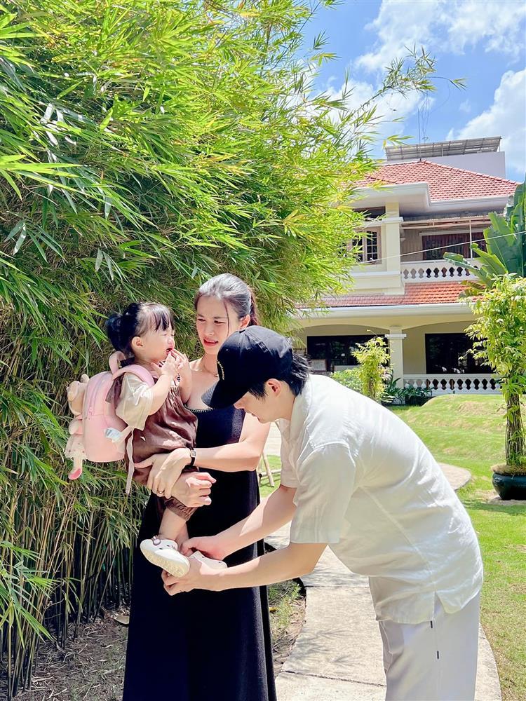 Ông Cao Thắng gây tranh cãi với màn đỡ con chốn đông người-7