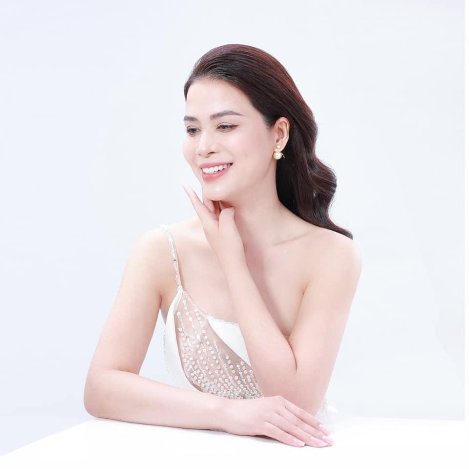 Tin showbiz Việt ngày 19/8: Vợ cũ Đàm Vĩnh Hưng ghé biệt thự Lệ Quyên-6