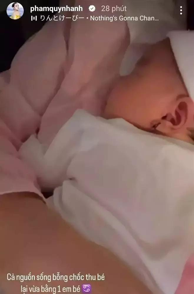 Ái nữ Phạm Quỳnh Anh đầy tháng, mặc điệu đà hết nấc-7