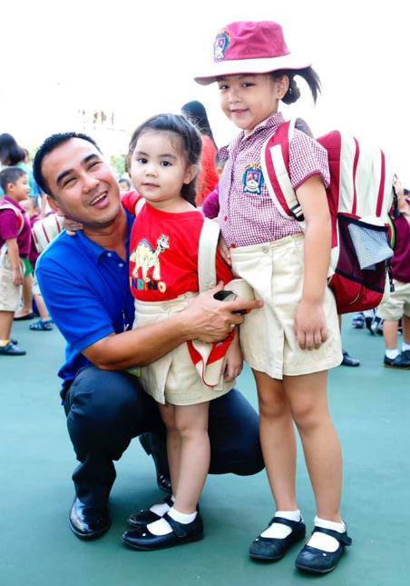 Vợ Quyền Linh đáp trả khi ái nữ bị soi mặc váy ngắn đi học-7