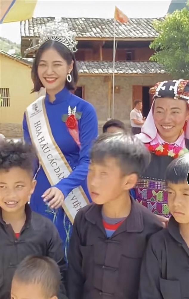 Nông Thúy Hằng không ai quan tâm khi trở về quê hương?-12