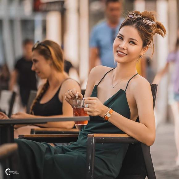 Hương Giang kín đáo sau chia tay Matt Liu - Ngọc Trinh sexy đối lập-4