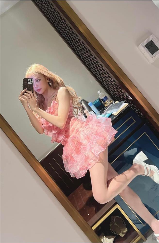 Hương Giang kín đáo sau chia tay Matt Liu - Ngọc Trinh sexy đối lập-7