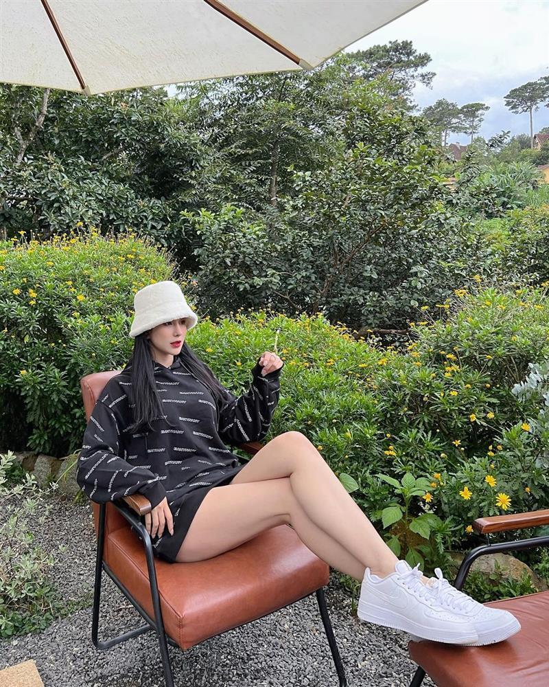 Hương Giang kín đáo sau chia tay Matt Liu - Ngọc Trinh sexy đối lập-9