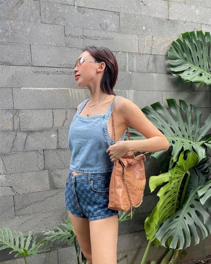 Hương Giang kín đáo sau chia tay Matt Liu - Ngọc Trinh sexy đối lập-10