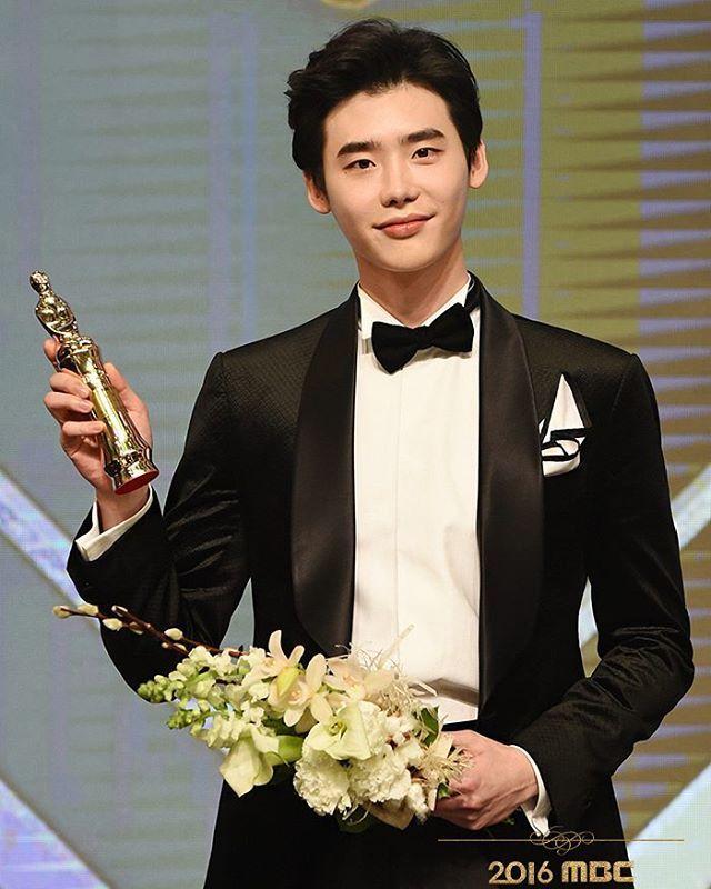 Lee Jong Suk từng không thích IU, rời SM Entertainment vì bị lừa-8