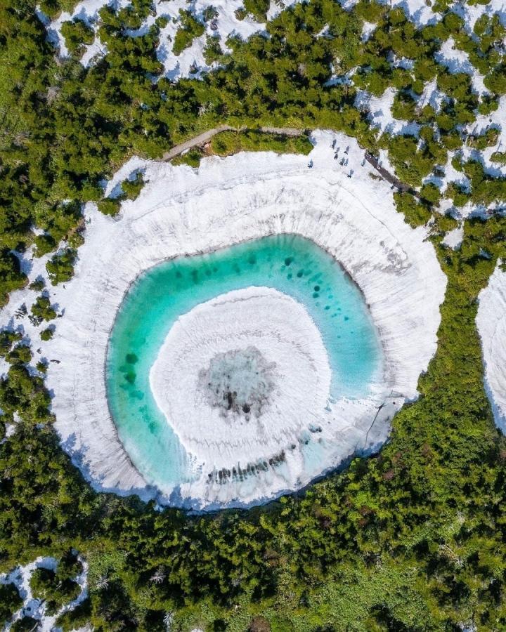 Kỳ ảo Hồ Mắt Rồng chỉ xuất hiện đúng một lần trong năm-1