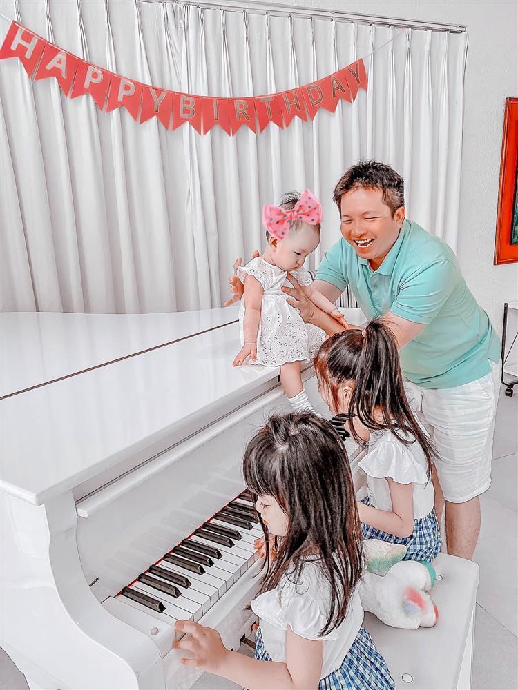 Chồng Đoàn Di Băng dát loạt đồ công nghệ giá chát cho ái nữ-3