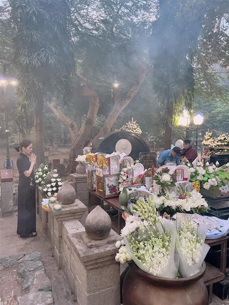 Lệ Quyên tay trong tay tình trẻ Lâm Bảo Châu ở Côn Đảo-2