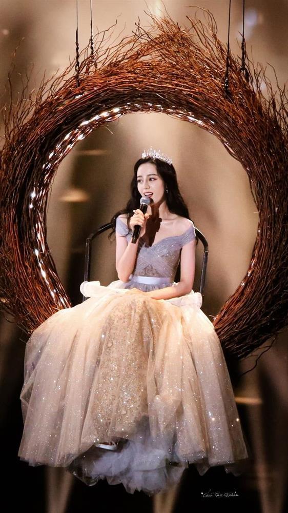 Lưu Diệc Phi, Triệu Lệ Dĩnh diện váy công chúa đẹp tựa nữ thần-4