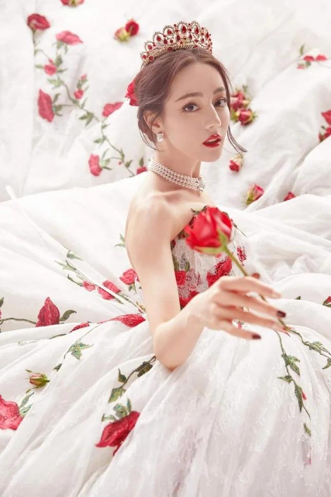 Lưu Diệc Phi, Triệu Lệ Dĩnh diện váy công chúa đẹp tựa nữ thần-5