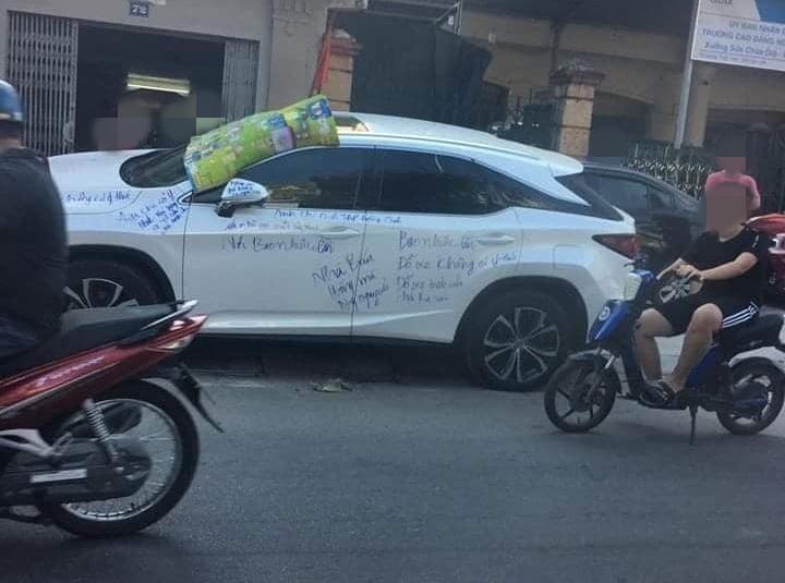 Đỗ ô tô ngang ngược, chủ nhà gọi hẳn xe cẩu đến đem xe đi giấu-4