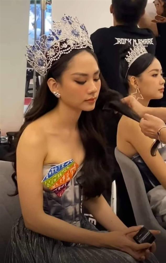 Hoa hậu Mai Phương lộ vòng 1 phẳng lỳ sau nghi vấn số đo ảo