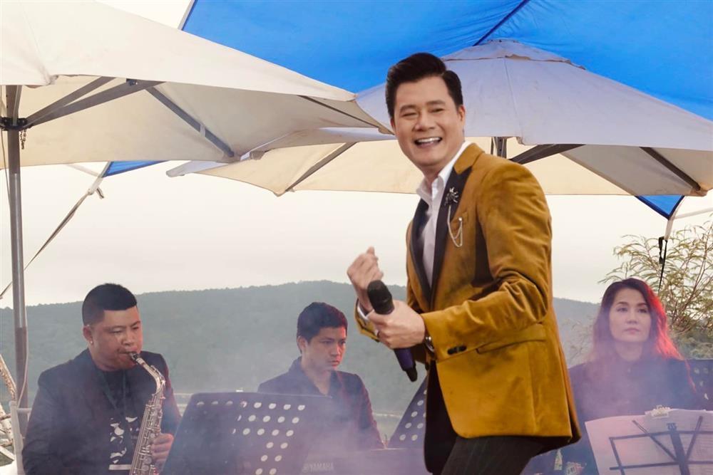 Quang Dũng mất cân đối khi lên ảnh, 1m75 mà như người tí hon-13