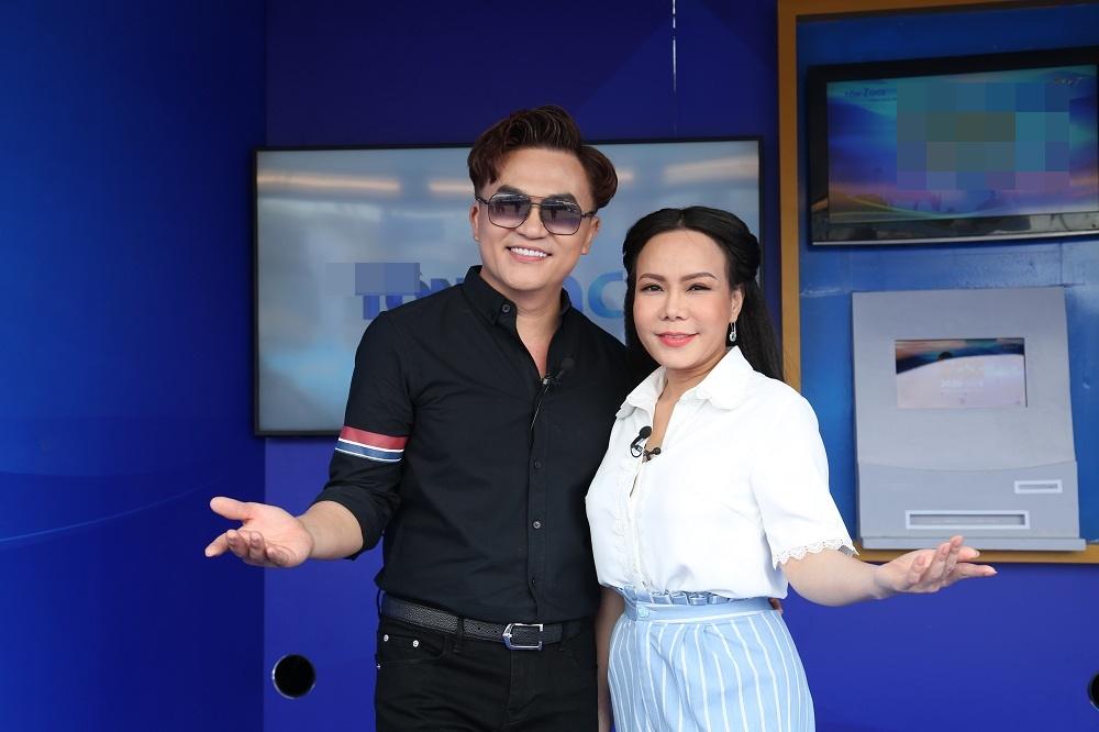 Ảnh Việt Hương chịu tang mẹ bị mang đi khắp nơi làm trò-3