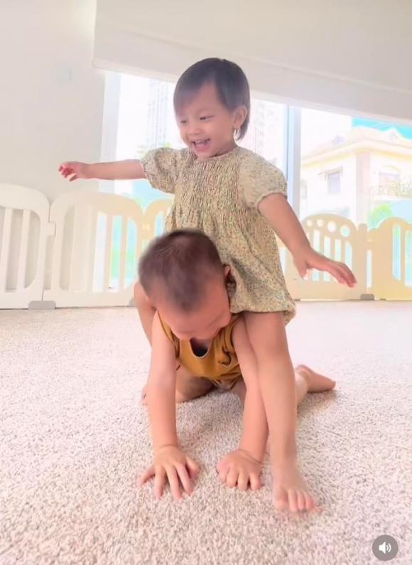 Leon bộc lộ năng khiếu thể thao y hệt ba Kim Lý-11