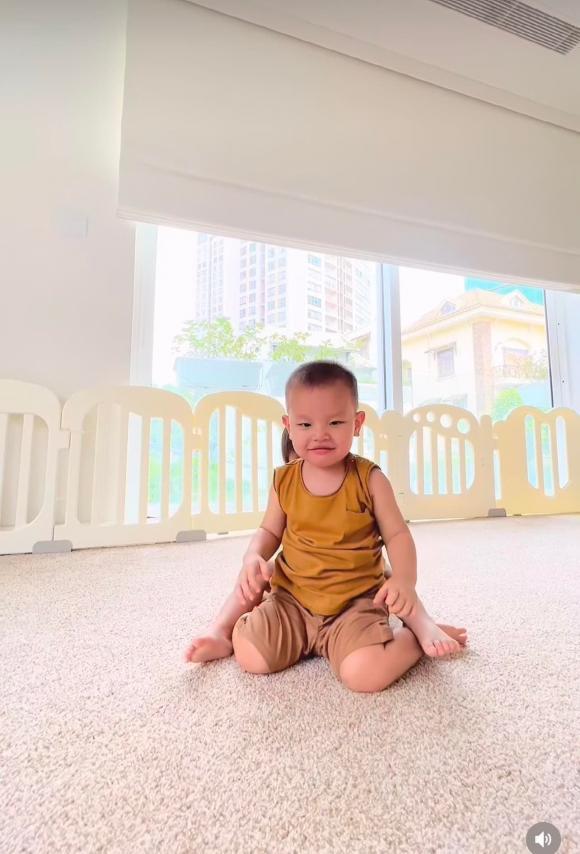 Leon bộc lộ năng khiếu thể thao y hệt ba Kim Lý-13