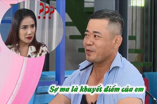 Mẹ đơn thân xinh đẹp dắt con gái 9 tuổi đi hẹn hò tìm chồng mới