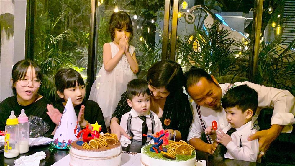 Vóc dáng đáng ngưỡng mộ của vợ trẻ Vượng Râu dù đã 5 con-8