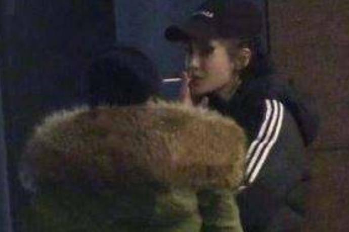 Các nữ minh tinh hạng A Trung Quốc làm gì trong phút giải lao ở phim trường?-3