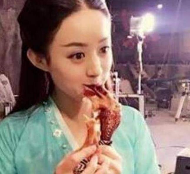 Các nữ minh tinh hạng A Trung Quốc làm gì trong phút giải lao ở phim trường?-4