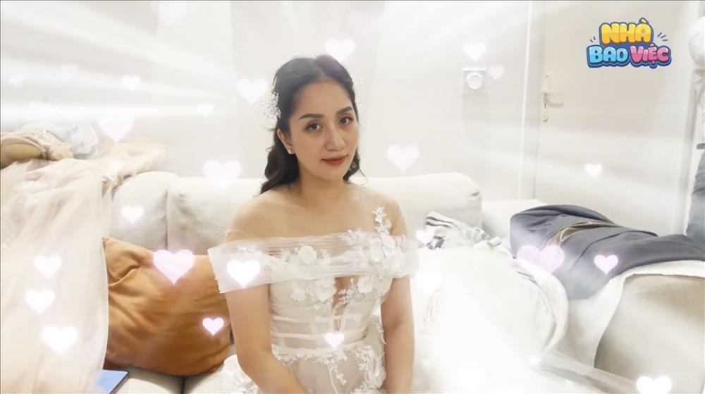 Khánh Thi được ông xã Phan Hiển khen hết lời khi mặc váy cưới sexy-1