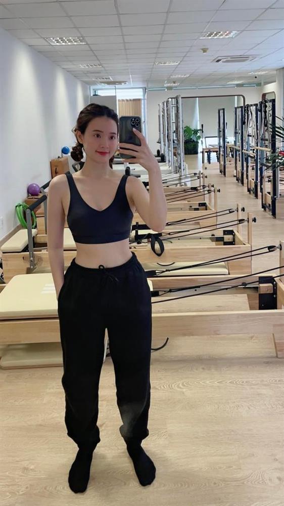 Để giữ eo 54 cm, Midu khoe dáng khá nhọc ở phòng tập-2