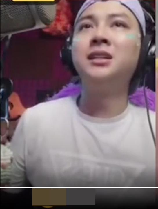 Hoài Lâm tỉnh táo livestream nhưng hát chênh phô cả bài-4