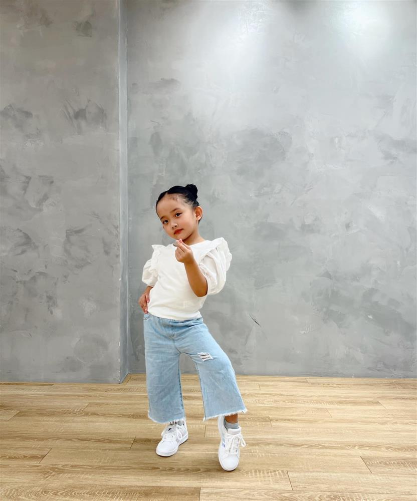 Ái nữ Khánh Thi - Phan Hiển nhảy nhót, nhìn chuẩn con nhà tông-9