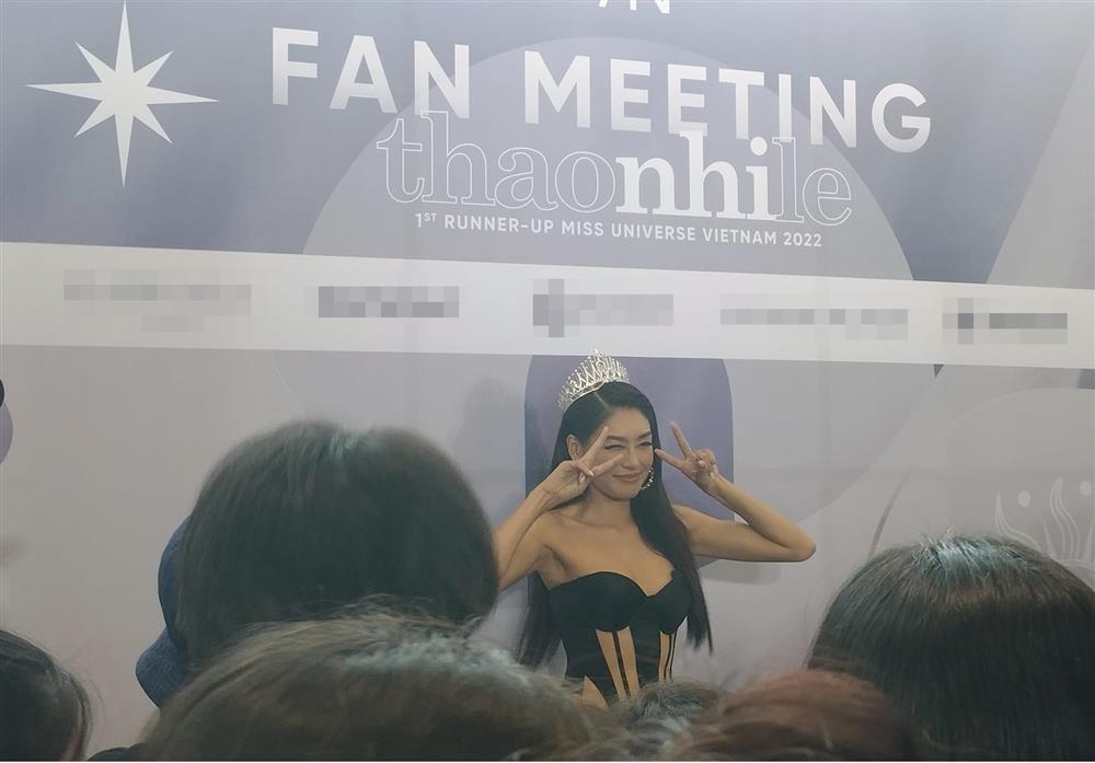 Ná thở chiếc ghế lấy cảm hứng từ đầm dạ hội Thảo Nhi Lê-2