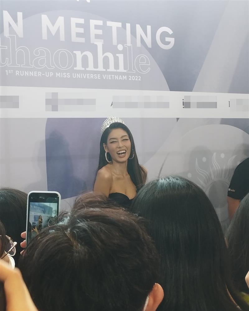 Ná thở chiếc ghế lấy cảm hứng từ đầm dạ hội Thảo Nhi Lê-1