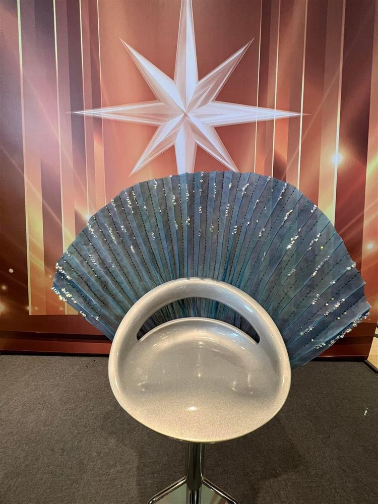 Ná thở chiếc ghế lấy cảm hứng từ đầm dạ hội Thảo Nhi Lê-6