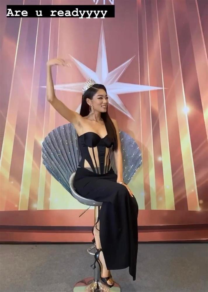 Ná thở chiếc ghế lấy cảm hứng từ đầm dạ hội Thảo Nhi Lê-5