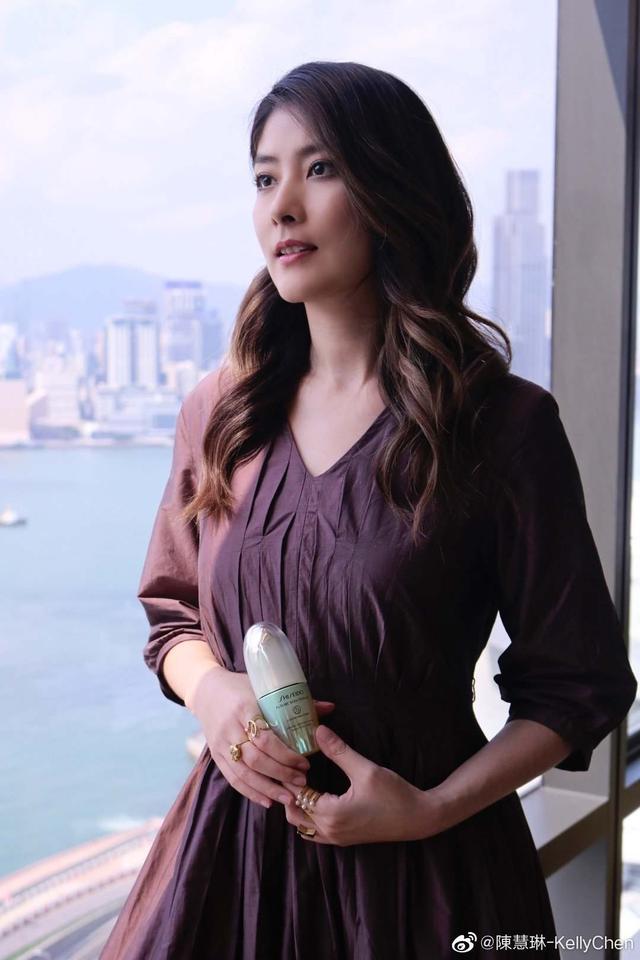 Diva Trần Tuệ Lâm trẻ đẹp khó tin tuổi 50-5