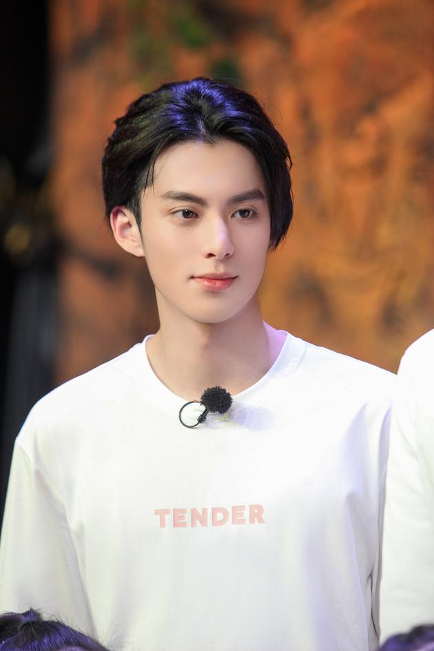 Gia cảnh bình dân của mỹ nam Thương Lan Quyết Vương Hạc Đệ-1