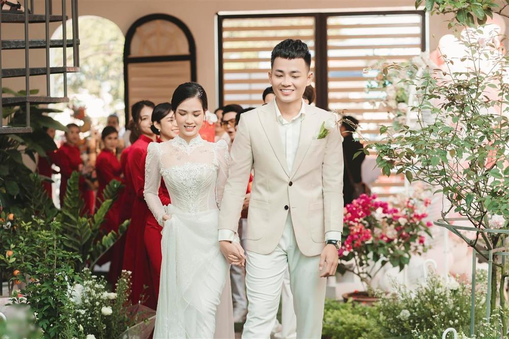 Giữa cơn sốt Diệu Nhi, bồ cũ Quang Hải cũng khoe kết hôn với Anh Tú-4