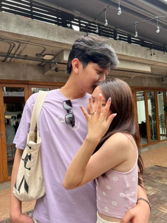 Em gái Chế Nguyễn Quỳnh Châu được bạn trai yêu 11 năm cầu hôn-2