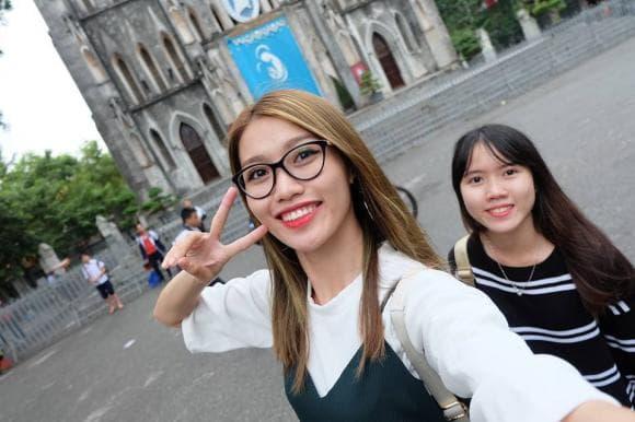 Em gái Chế Nguyễn Quỳnh Châu được bạn trai yêu 11 năm cầu hôn-5