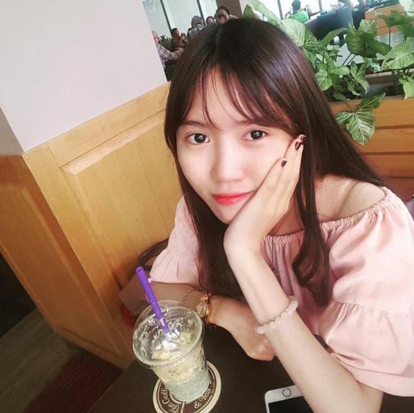 Em gái Chế Nguyễn Quỳnh Châu được bạn trai yêu 11 năm cầu hôn-6