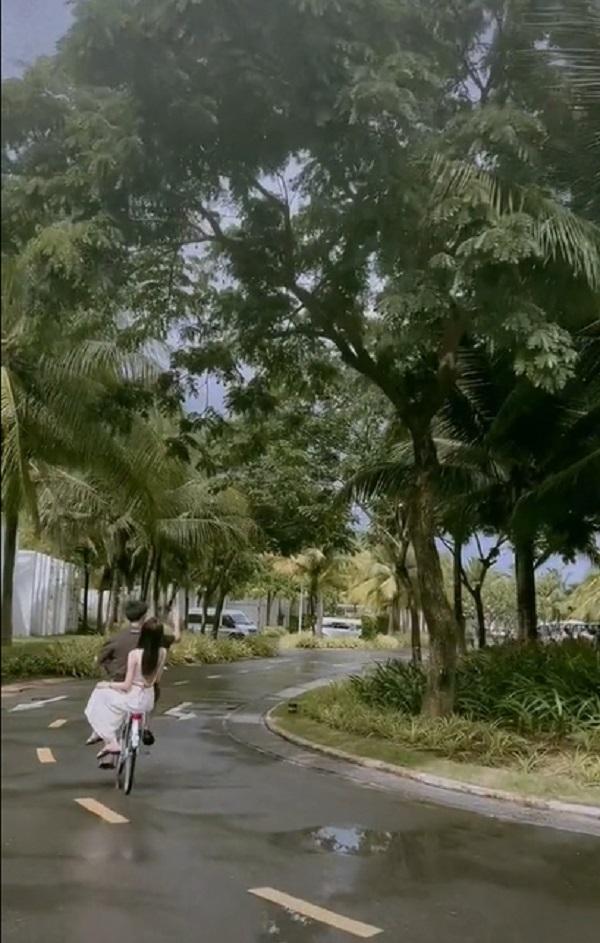 Doãn Hải My bị soi mặc hở bạo khi hẹn hò cùng Đoàn Văn Hậu-2