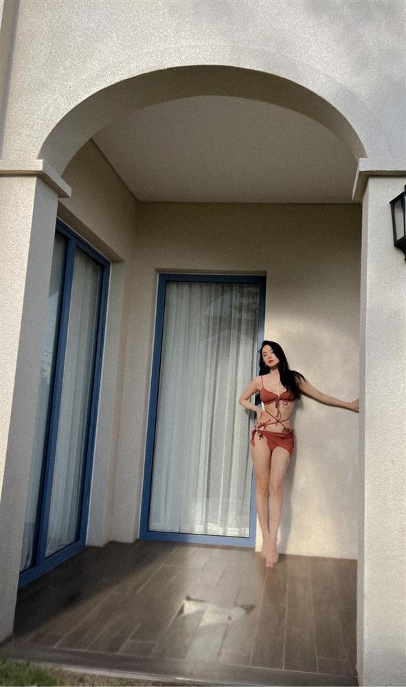 Minh Hằng bóp nhỏ đùi thô nhưng giữ nguyên bàn chân xương xẩu-2