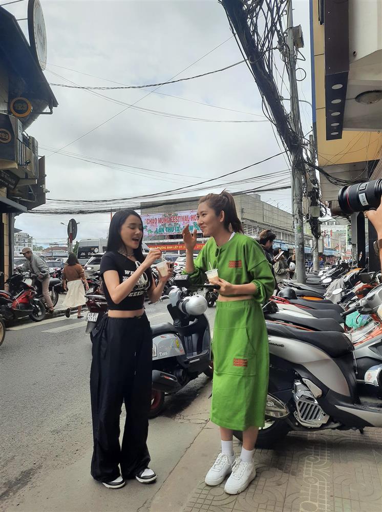 Nhã Phương có phản ứng sau khi bị bắt gặp đi mua đồ bầu-5