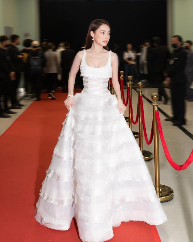 Nhã Phương có phản ứng sau khi bị bắt gặp đi mua đồ bầu-7