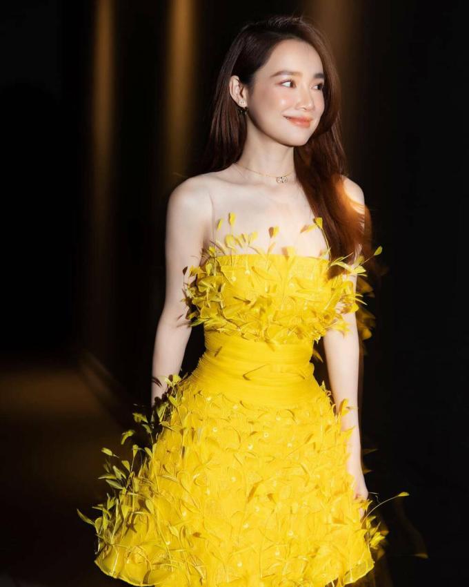 Nhã Phương có phản ứng sau khi bị bắt gặp đi mua đồ bầu-8