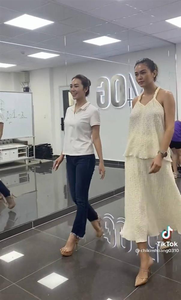 Mâu Thủy nghi bầu bí vì vòng 2 nhô cao khi diện đồ rộng-4